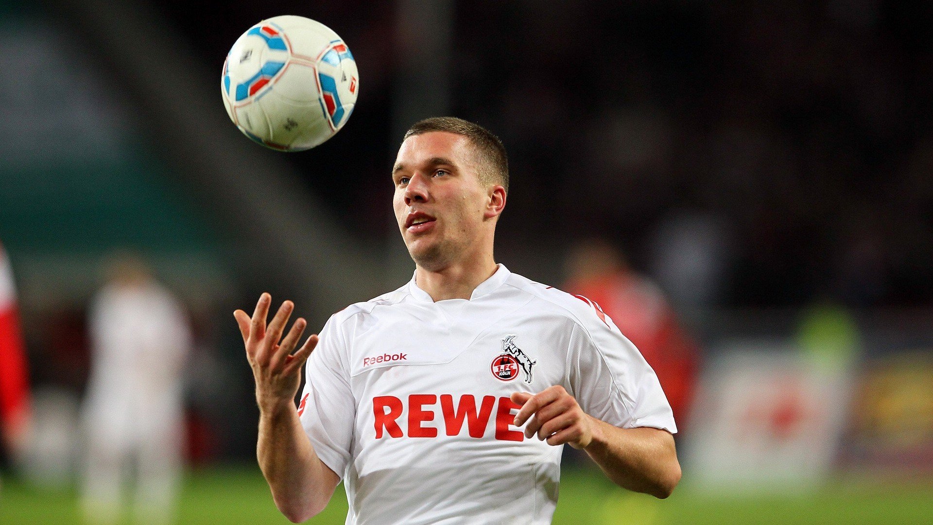 哈兰德在高强度比赛中的数据表现持续优异，哈兰德效力于哪个俱乐部